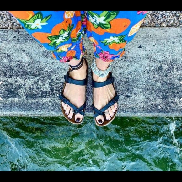 NWT Birkenstock Mayari Birko-Flor Sandals in Black - Picture 9 of 14